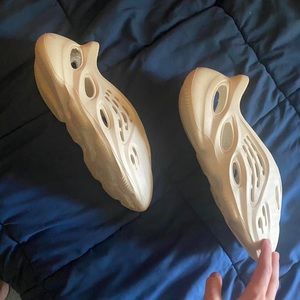 Yeezy foam runr sand size eleven